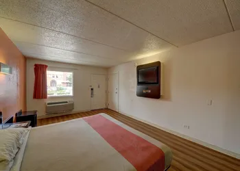 Motel 6 San Antonio, TX - Downtown - Market Square hotel thumbnail 5