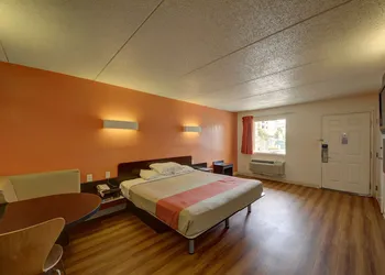 Motel 6 San Antonio, TX - Downtown - Market Square hotel thumbnail 8