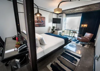 FOUNDRE Phoenix hotel thumbnail 6
