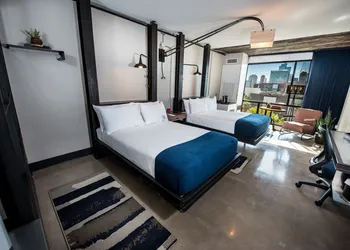FOUNDRE Phoenix hotel thumbnail 7