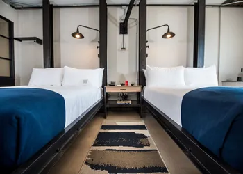 FOUNDRE Phoenix hotel thumbnail 8