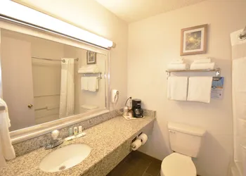 Quality Inn Alexis Rd hotel thumbnail 7