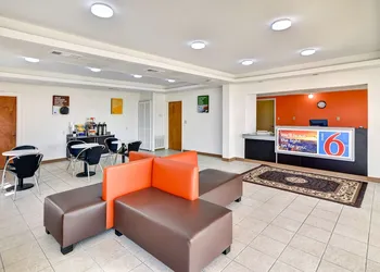 Motel 6 Lindale, TX hotel thumbnail 2