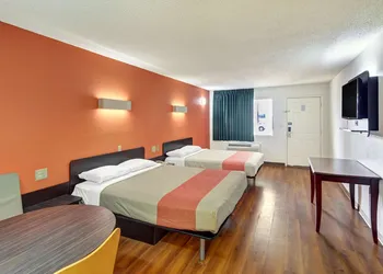 Motel 6 Lindale, TX hotel thumbnail 7