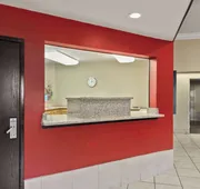 Super 8 by Wyndham Roseburg hotel detail image 3