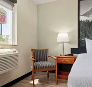 Super 8 by Wyndham Roseburg hotel detail image 7