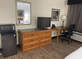 La Quinta Inn & Suites by Wyndham Tampa Brandon West hotel thumbnail 4