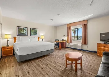 La Quinta Inn & Suites by Wyndham Tampa Brandon West hotel thumbnail 5