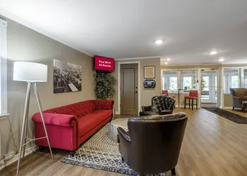 Red Roof Inn & Suites Herkimer hotel thumbnail 6