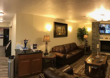 Days Inn by Wyndham Southern Hills/ORU hotel thumbnail 2