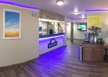 Days Inn by Wyndham Southern Hills/ORU hotel thumbnail 4