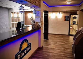 Days Inn by Wyndham Southern Hills/ORU hotel thumbnail 7