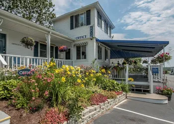 Glen Cove Inn & Suites hotel thumbnail 2
