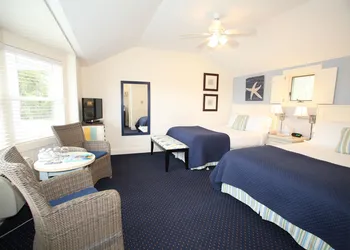 Glen Cove Inn & Suites hotel thumbnail 3