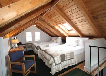 Glen Cove Inn & Suites hotel thumbnail 6