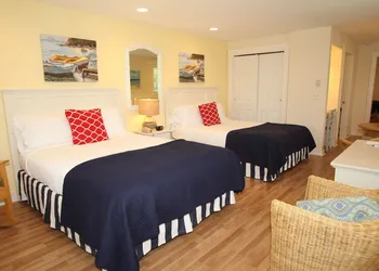 Glen Cove Inn & Suites hotel thumbnail 8