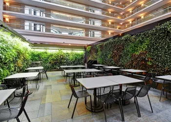 Embassy Suites by Hilton Chicago Downtown Magnificent Mile hotel thumbnail 2