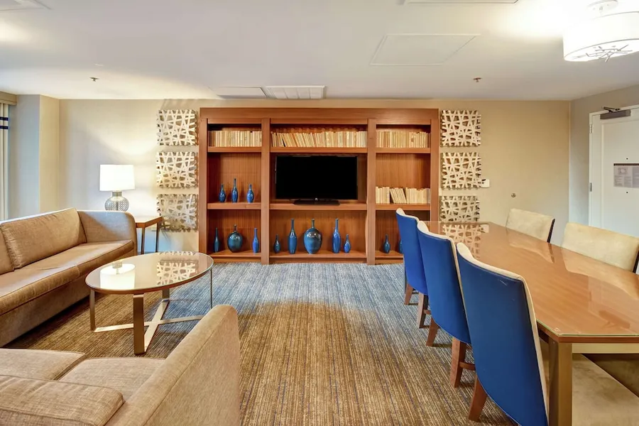Embassy Suites by Hilton Chicago Downtown Magnificent Mile hotel detail image 6