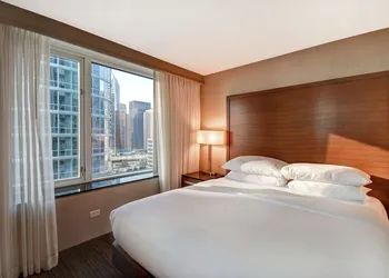 Embassy Suites by Hilton Chicago Downtown Magnificent Mile hotel thumbnail 7