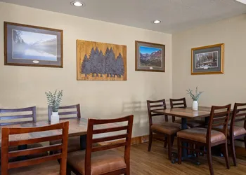 Super 8 by Wyndham Kalispell Glacier National Park hotel thumbnail 6