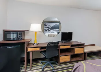 Super 8 by Wyndham Kalispell Glacier National Park hotel thumbnail 7