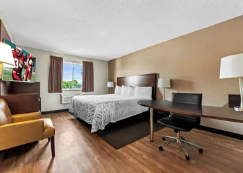 Red Roof Inn PLUS+ & Suites Malone hotel thumbnail 8