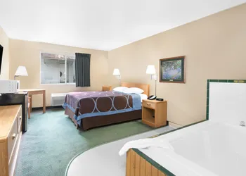 Northwoods Inn & Suites hotel thumbnail 3