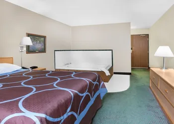 Northwoods Inn & Suites hotel thumbnail 4