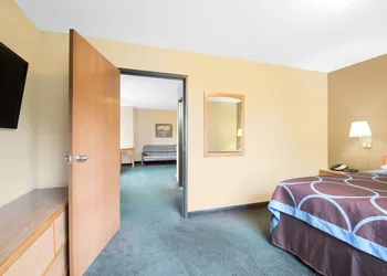 Northwoods Inn & Suites hotel thumbnail 5
