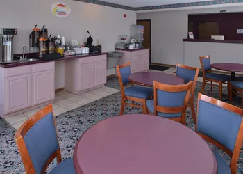 Americas Best Value Inn Wenona hotel thumbnail 6