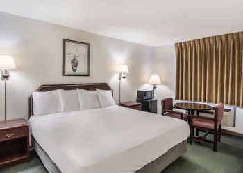 Americas Best Value Inn Wenona hotel thumbnail 8