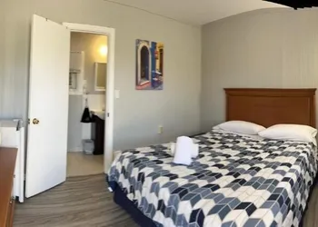 Wasaga Motel Inn hotel thumbnail 6