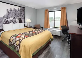 Super 8 by Wyndham Sun Prairie/Madison E hotel thumbnail 4