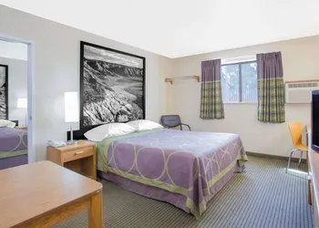 Super 8 by Wyndham Havre hotel thumbnail 4