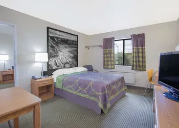 Super 8 by Wyndham Havre hotel thumbnail 5
