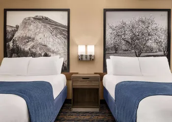 Super 8 by Wyndham Lindsay Olive Tree hotel thumbnail 8