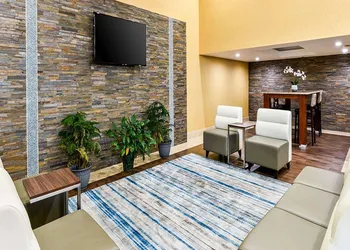 Travelodge by Wyndham Commerce Los Angeles Area hotel thumbnail 2