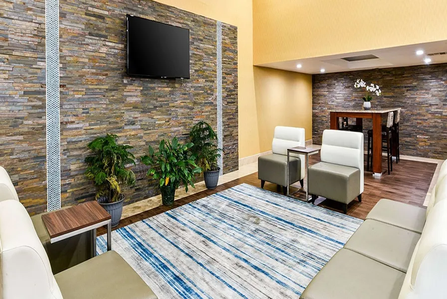 Travelodge by Wyndham Commerce Los Angeles Area hotel detail image 2