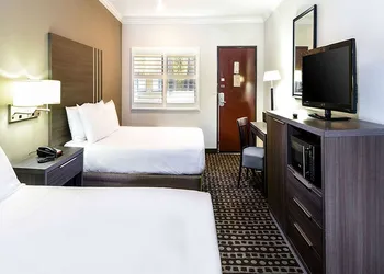 Travelodge by Wyndham Commerce Los Angeles Area hotel thumbnail 6