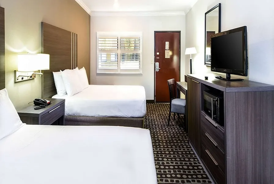 Travelodge by Wyndham Commerce Los Angeles Area hotel detail image 6