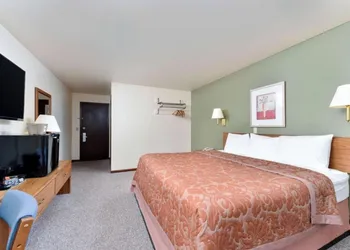 Love Hotels Staples by OYO at HWY 10 MN hotel thumbnail 6