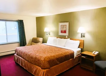 Love Hotels Staples by OYO at HWY 10 MN hotel thumbnail 8