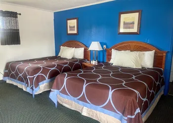 Rodeway Inn Flora hotel thumbnail 5