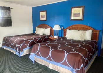 Rodeway Inn Flora hotel thumbnail 5