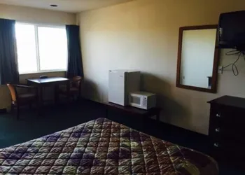Summer Wind Budget Motel hotel thumbnail 3