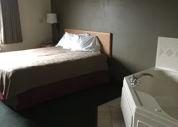 Moose Lake Lodge & Suites hotel thumbnail 7