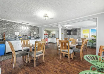 Days Inn & Suites by Wyndham Terre Haute hotel thumbnail 3