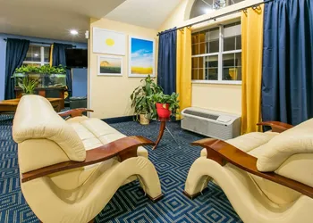 Days Inn & Suites by Wyndham Pryor hotel thumbnail 3