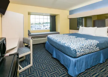Days Inn & Suites by Wyndham Pryor hotel thumbnail 6