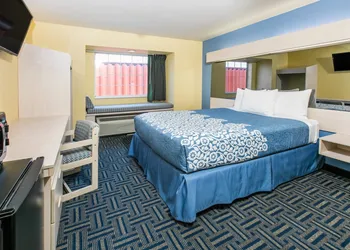 Days Inn & Suites by Wyndham Pryor hotel thumbnail 7